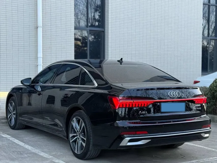 2024 Audi A6L 2.0T 190HP L4 7DCT,autocango,china used car exporter,china ev exporter,chinese used car exporter,chinese used ev exporter