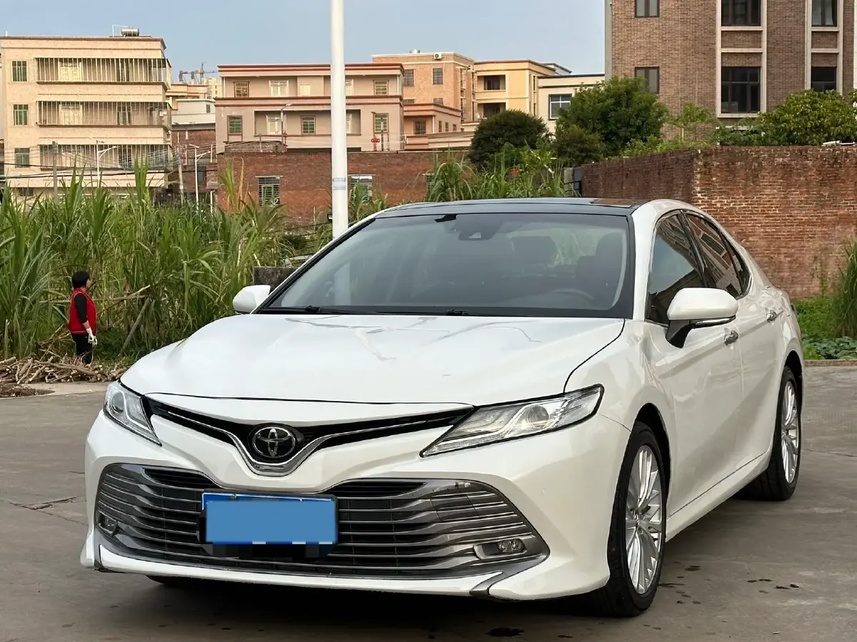 2019 Toyota Camry 2.5L 209HP L4 8AT