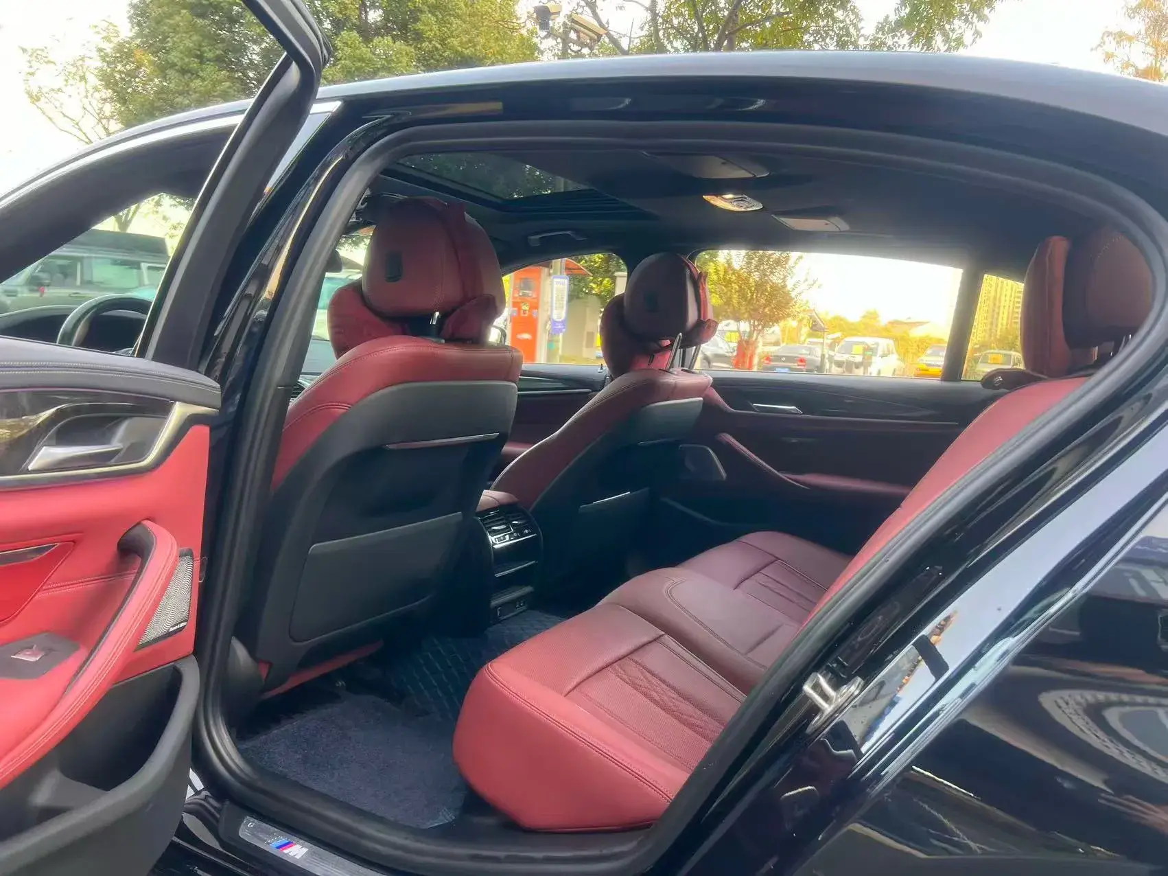 2021 BMW 5 thumbnail 4