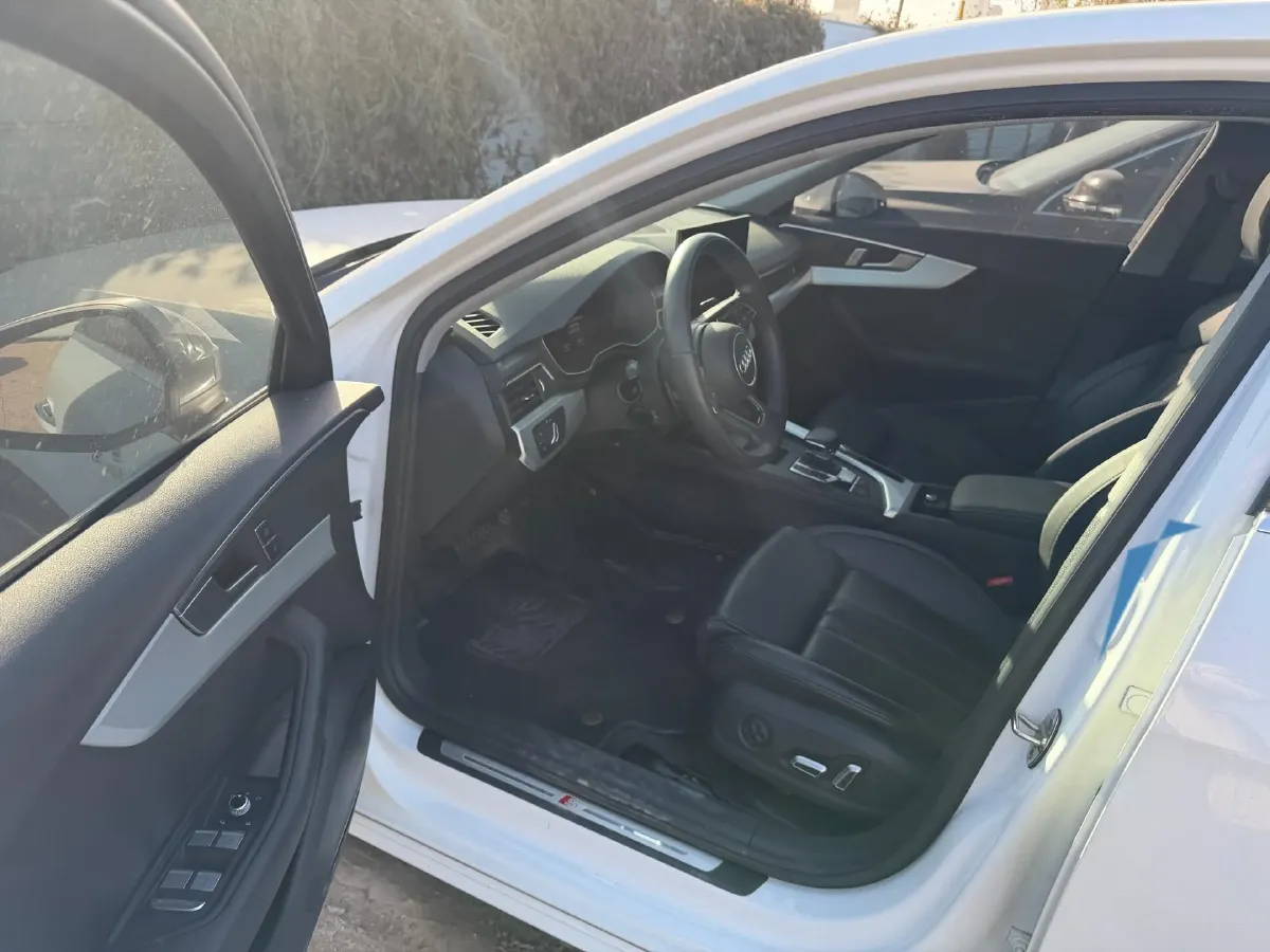 2024 Audi A4L 2.0T 190HP L4 7DCT,autocango,china used car exporter,china ev exporter,chinese used car exporter,chinese used ev exporter