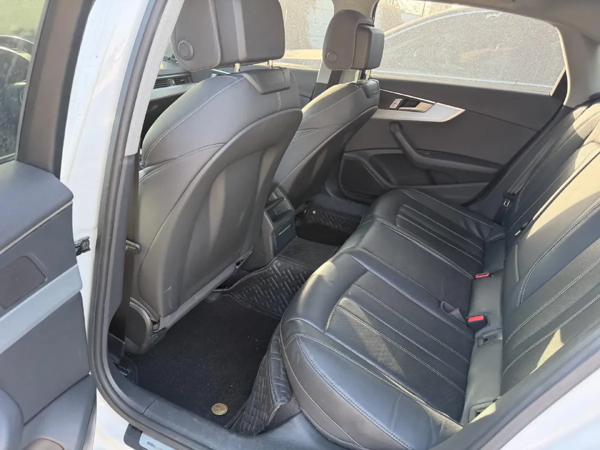 2024 Audi A4L 2.0T 190HP L4 7DCT,autocango,china used car exporter,china ev exporter,chinese used car exporter,chinese used ev exporter