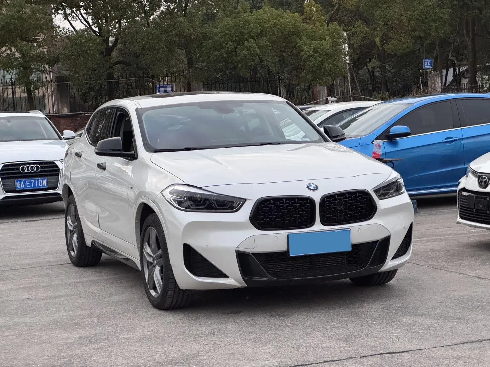 2023 BMW X2 thumbnail 3