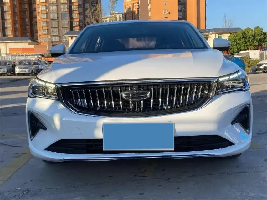 2022 GEELY EMGRAND thumbnail 2