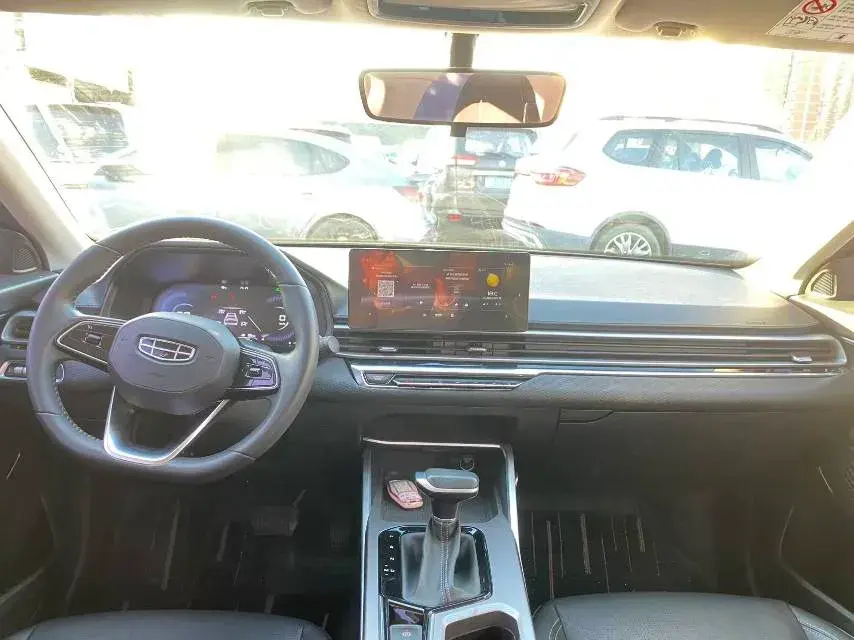 2022 GEELY EMGRAND thumbnail 4