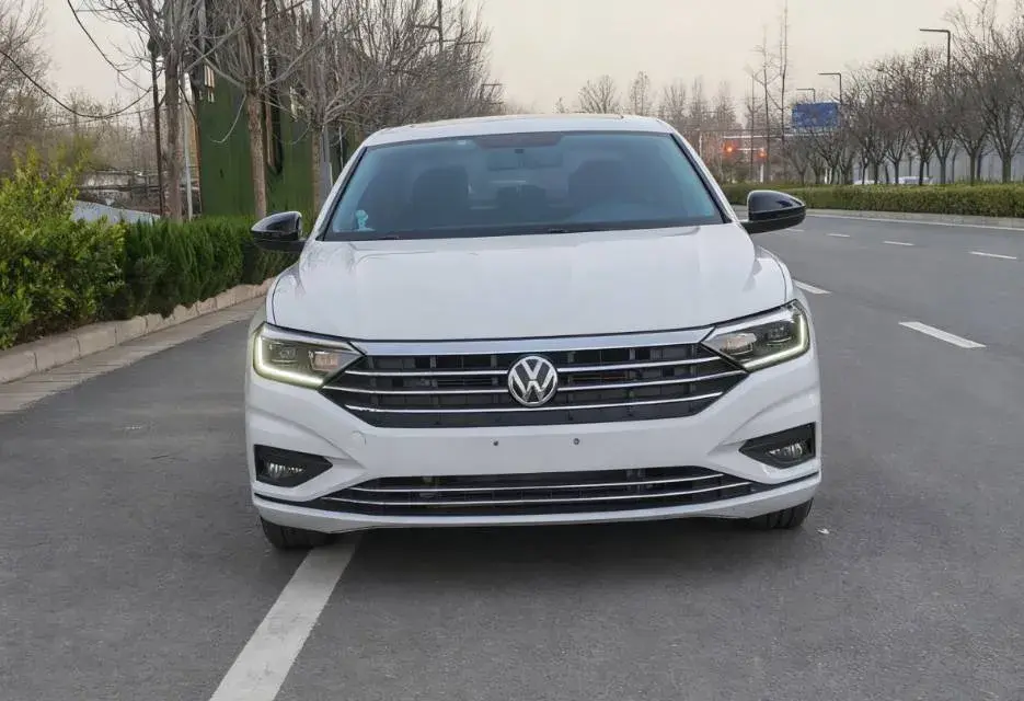 2019 VOLKSWAGEN SAGITAR thumbnail 2