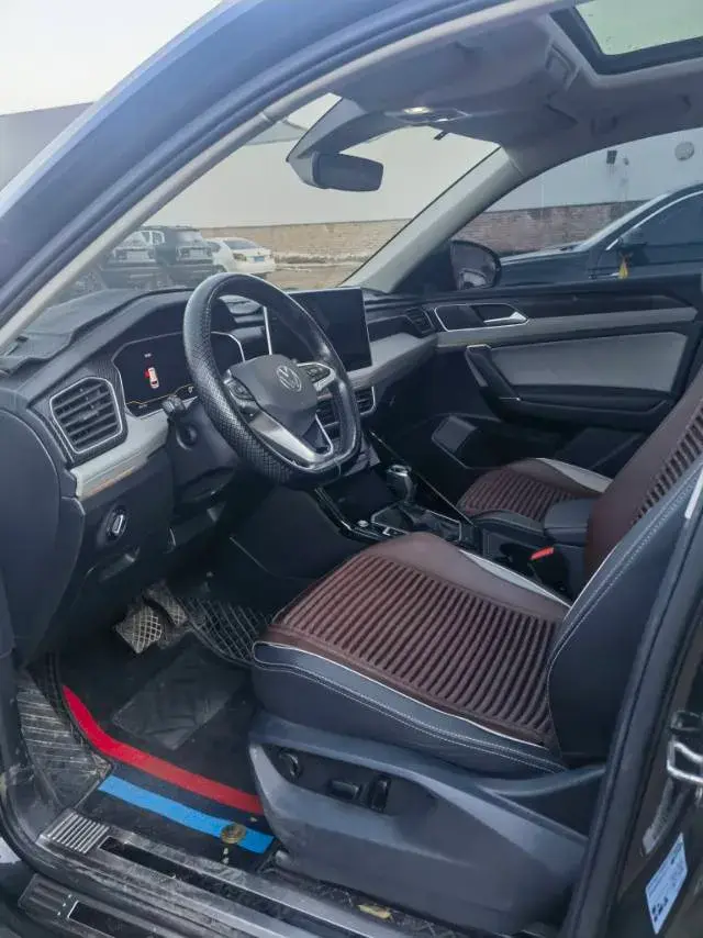 2023 VOLKSWAGEN TAYRON thumbnail 4