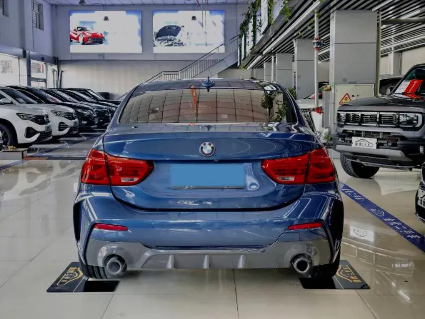 2022 BMW 1 thumbnail 4