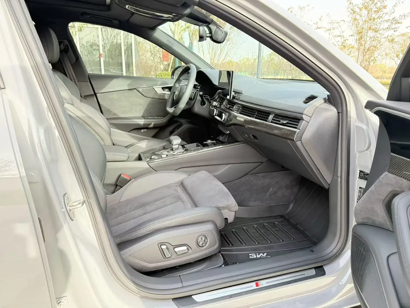 2024 AUDI A4L thumbnail 4