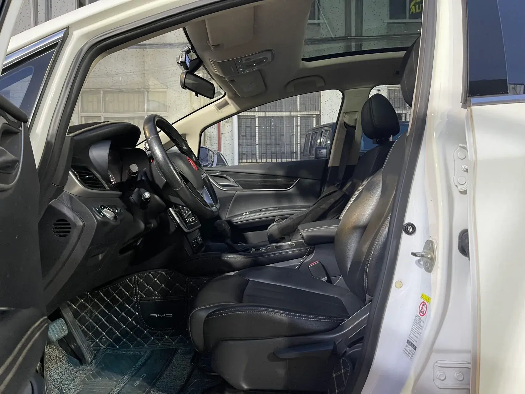 2017 BYD SONG thumbnail 4