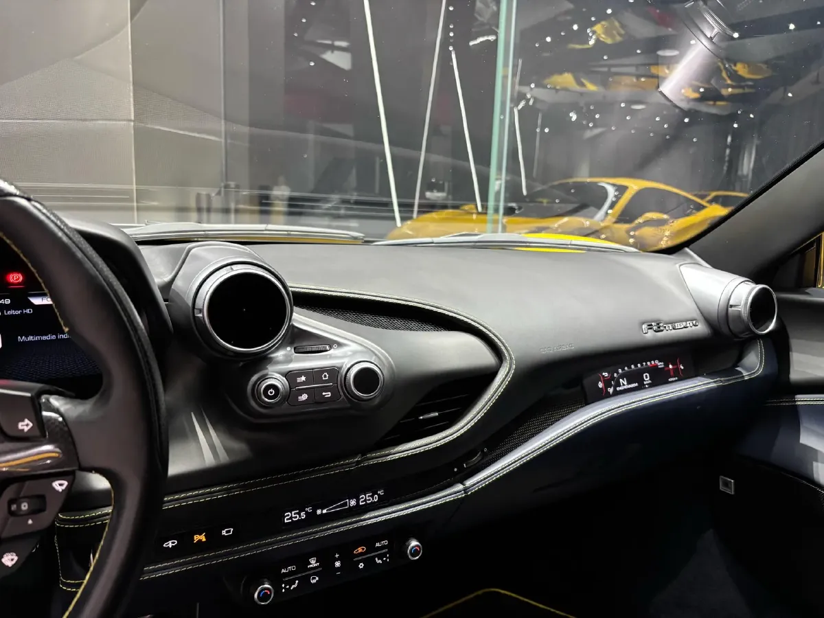 2019 Ferrari F8 3.9T 720HP V8 7DCT,autocango,china used car exporter,china ev exporter,chinese used car exporter,chinese used ev exporter