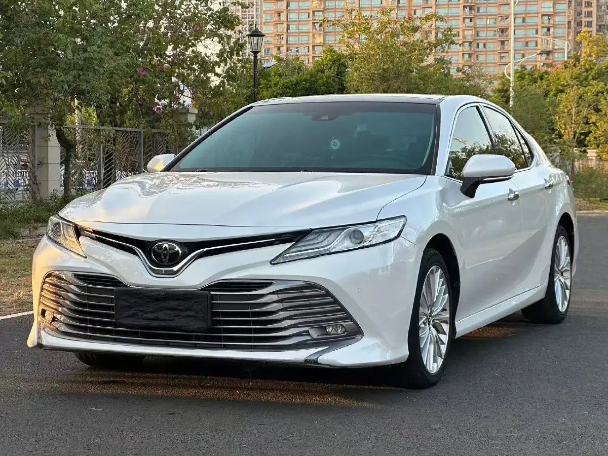 2019 Toyota Camry 2.5L 209HP L4 8AT