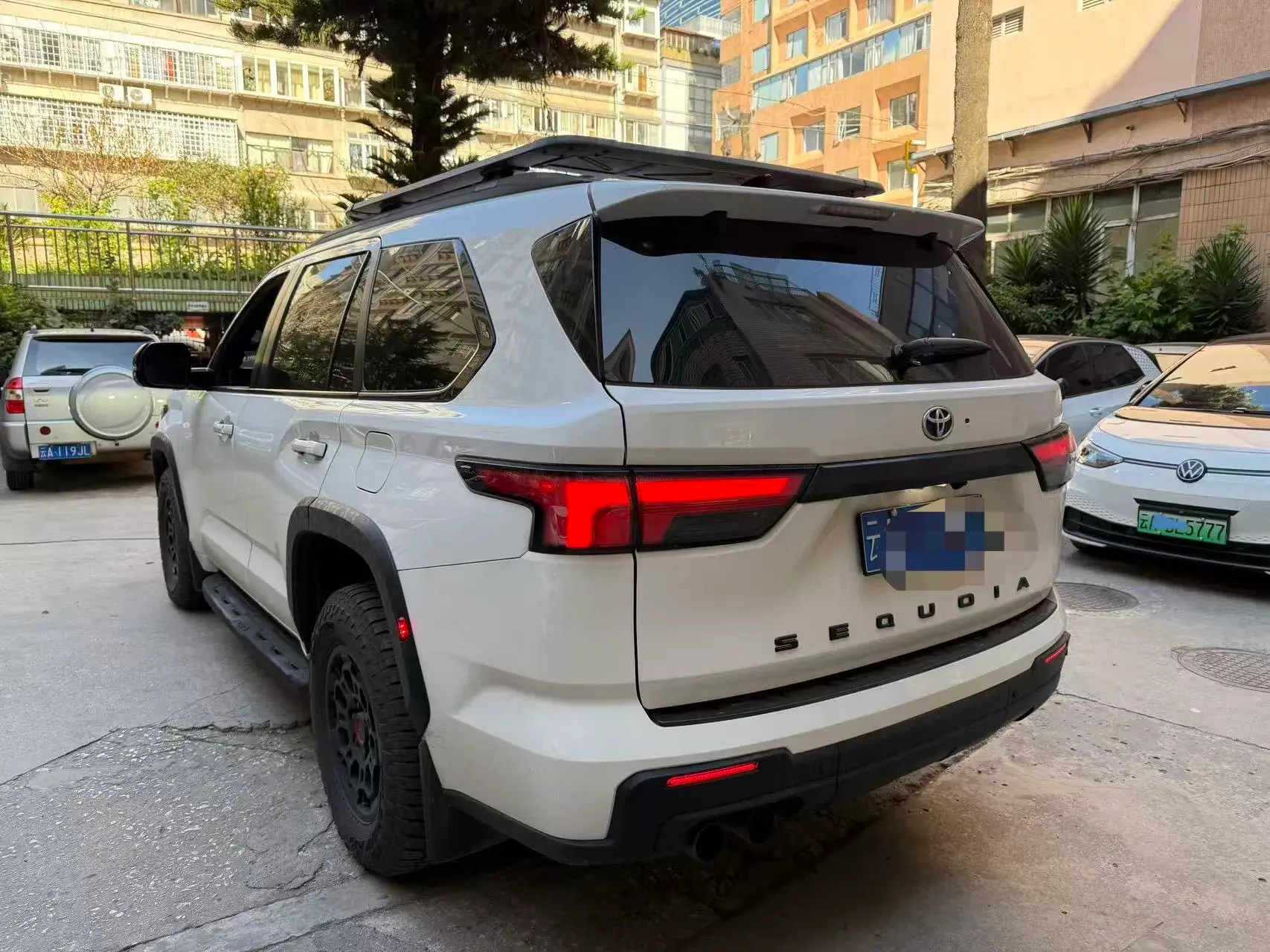 2023 HONGQI H5 thumbnail 2