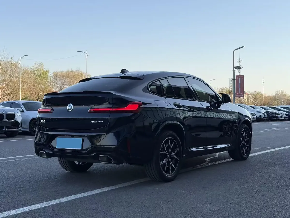 2022 BMW X4 2.0T 245HP L4 8AT,autocango,china used car exporter,china ev exporter,chinese used car exporter,chinese used ev exporter
