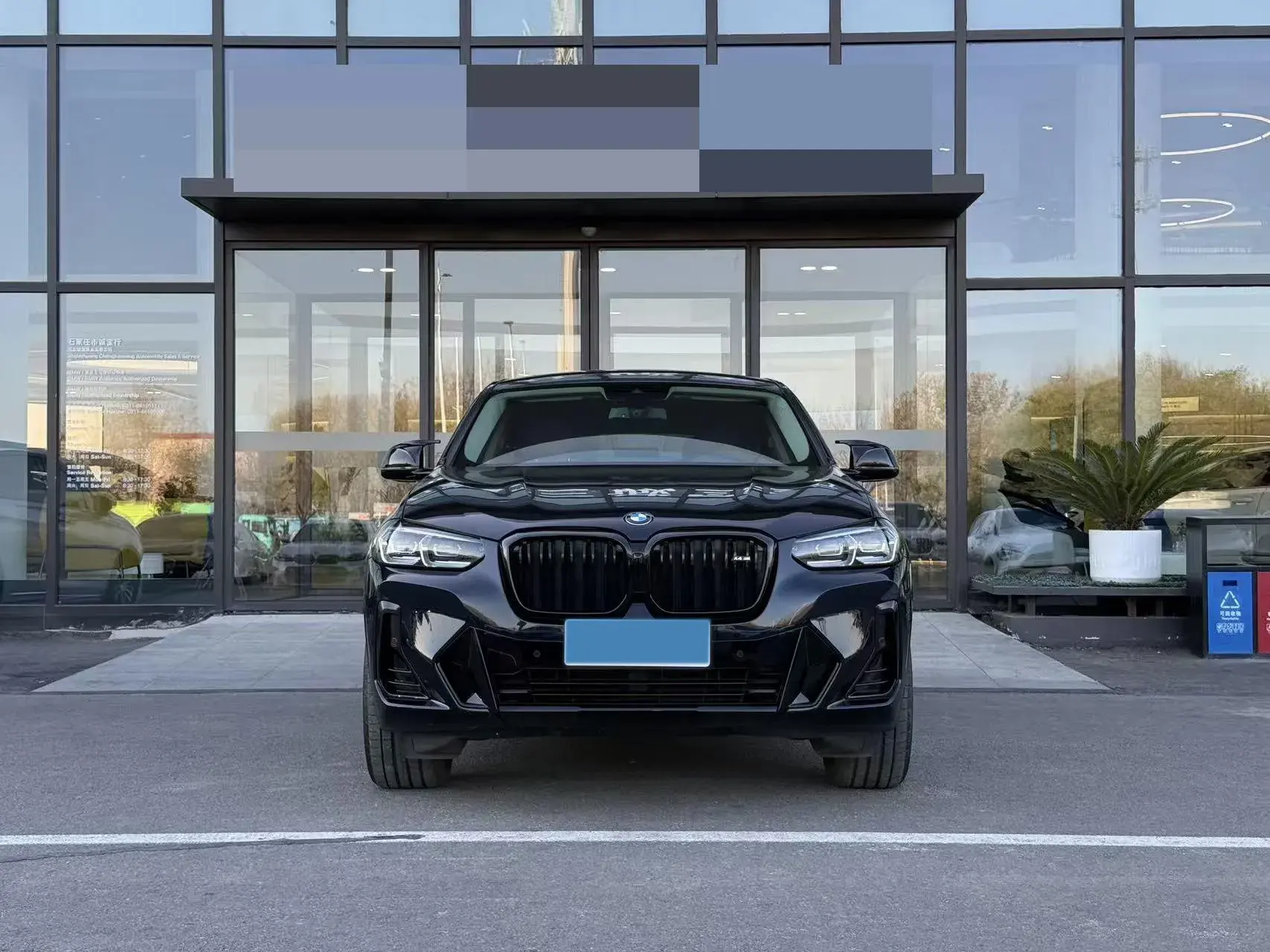 2022 BMW X4 thumbnail 2