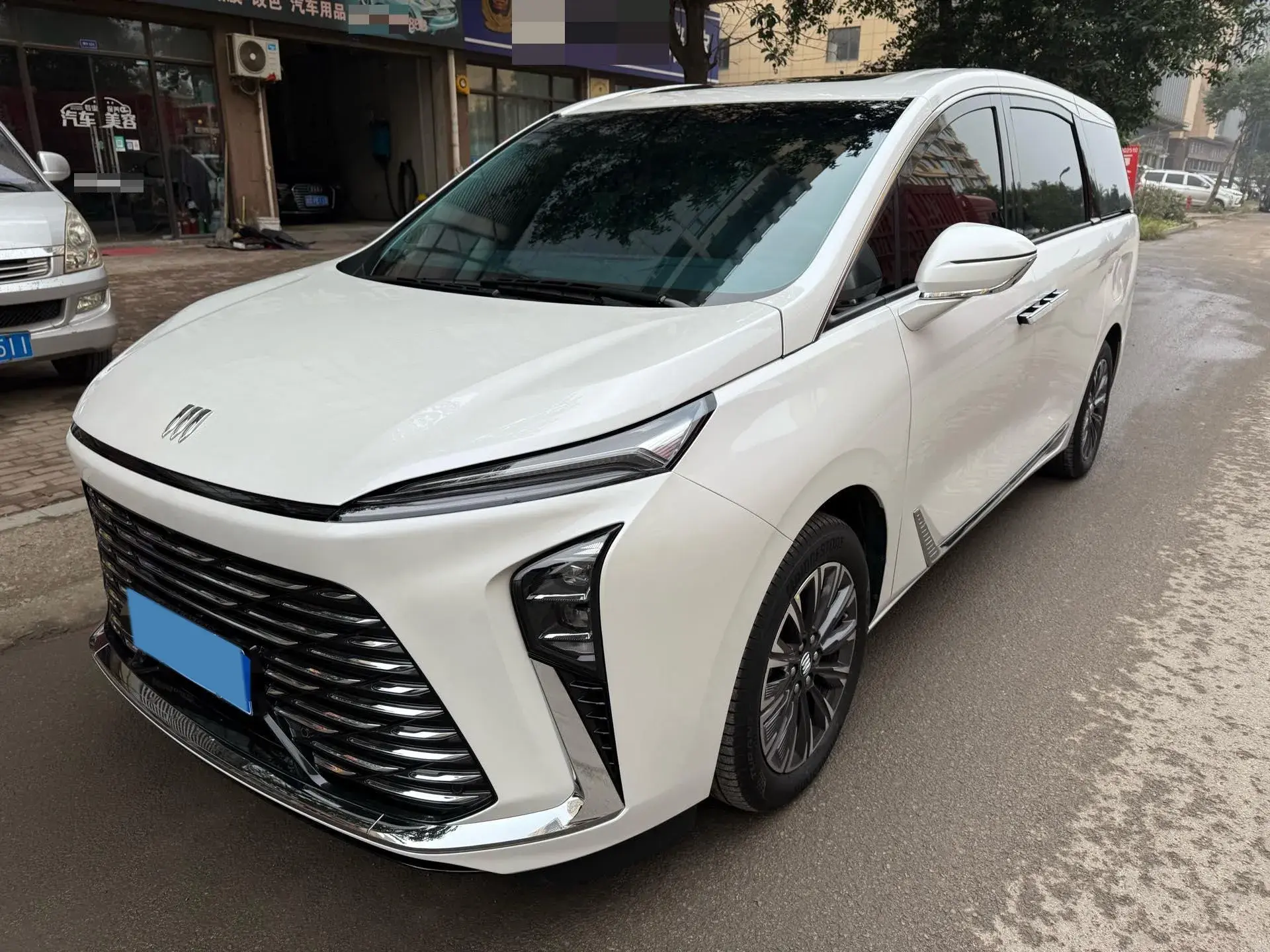 2025 BUICK GL8 view 1