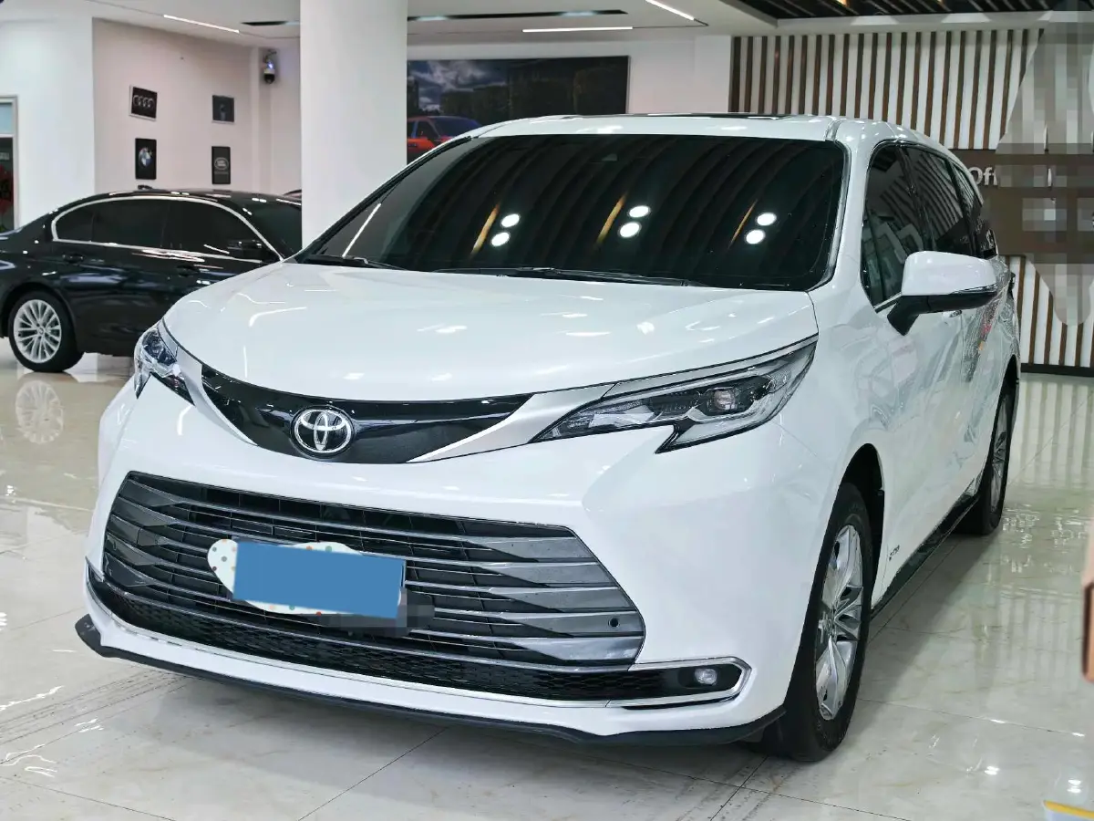 2024 Toyota Sienna 2.5L 189HP L4 E-CVT Hybrid