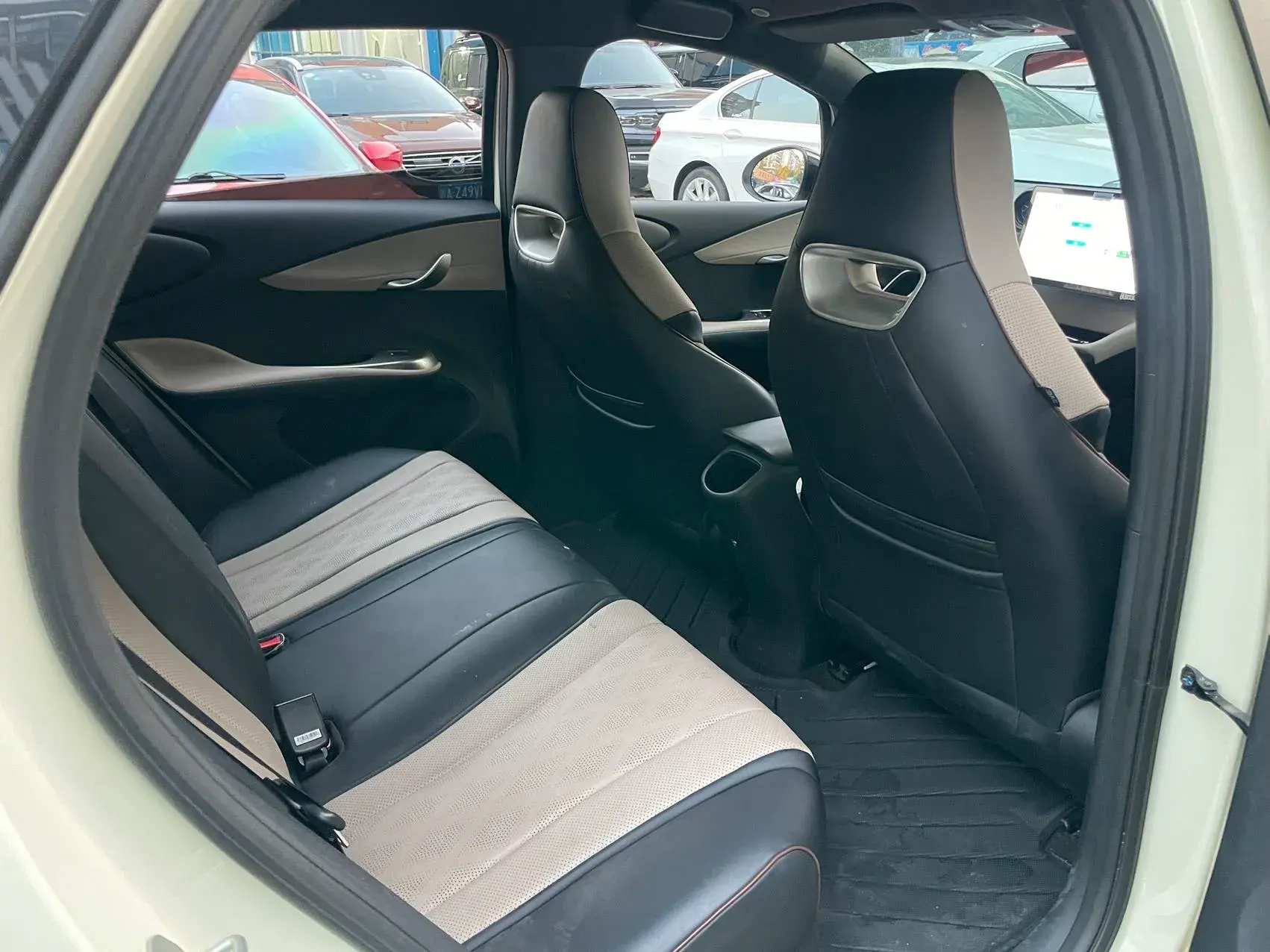 2024 BYD DOLPHIN thumbnail 3