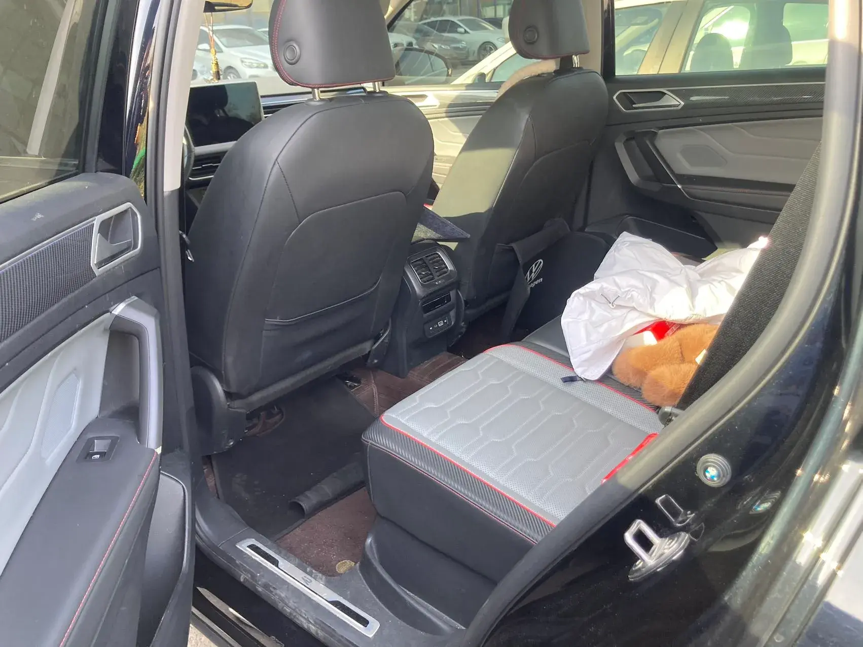 2023 VOLKSWAGEN TIGUAN thumbnail 3