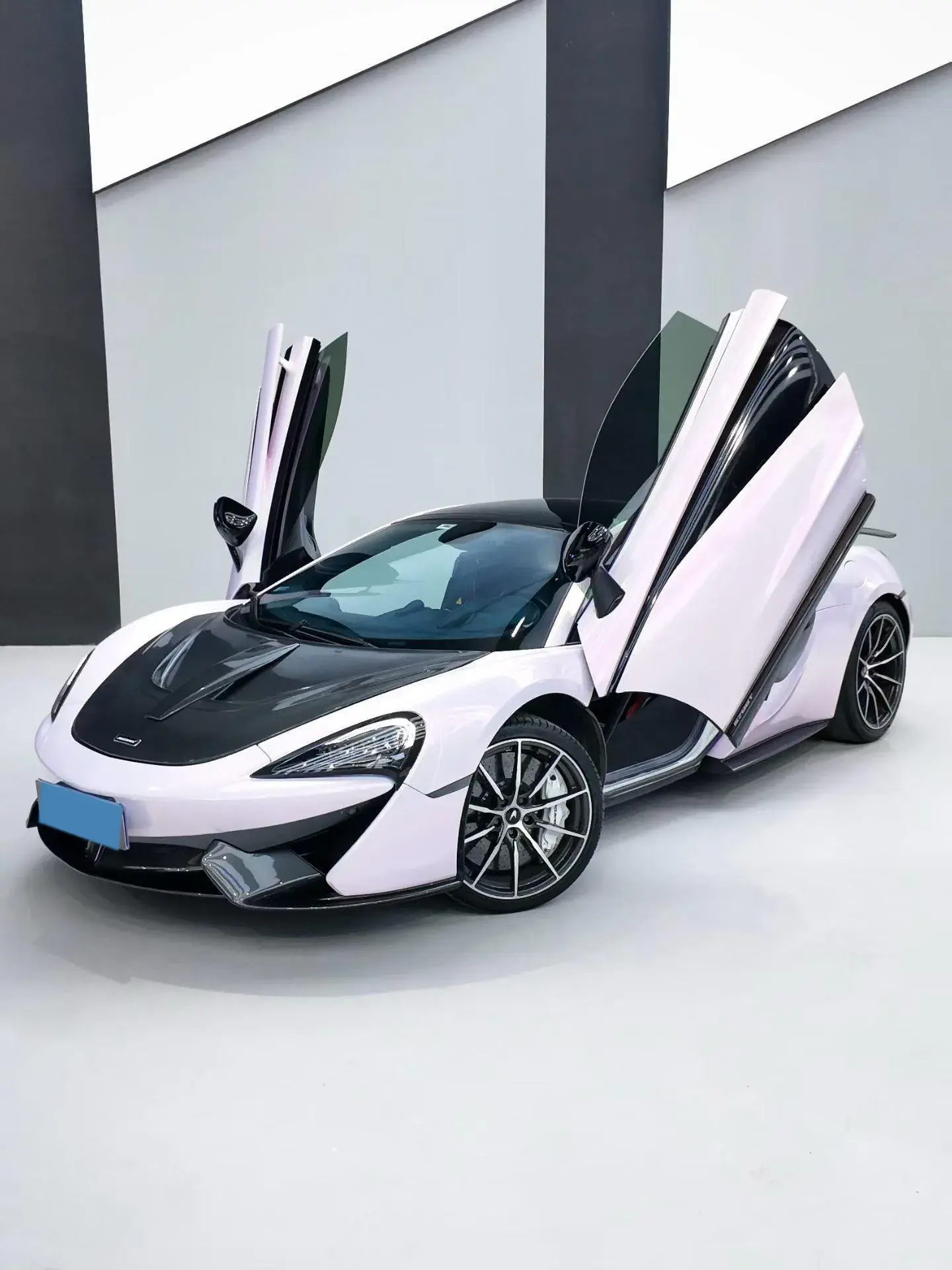 2019 MCLAREN 570 thumbnail 2
