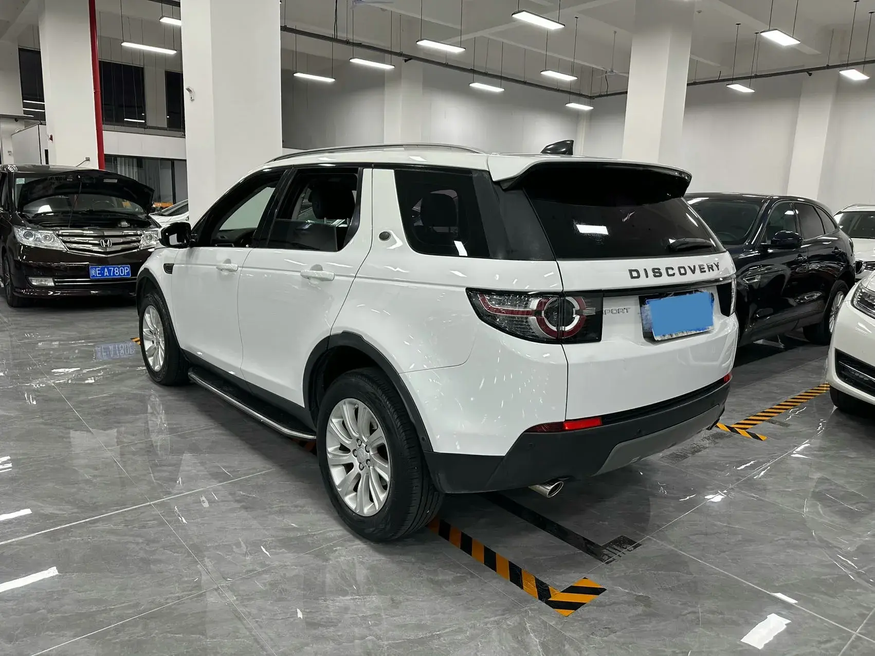 2018 LAND ROVER thumbnail 2