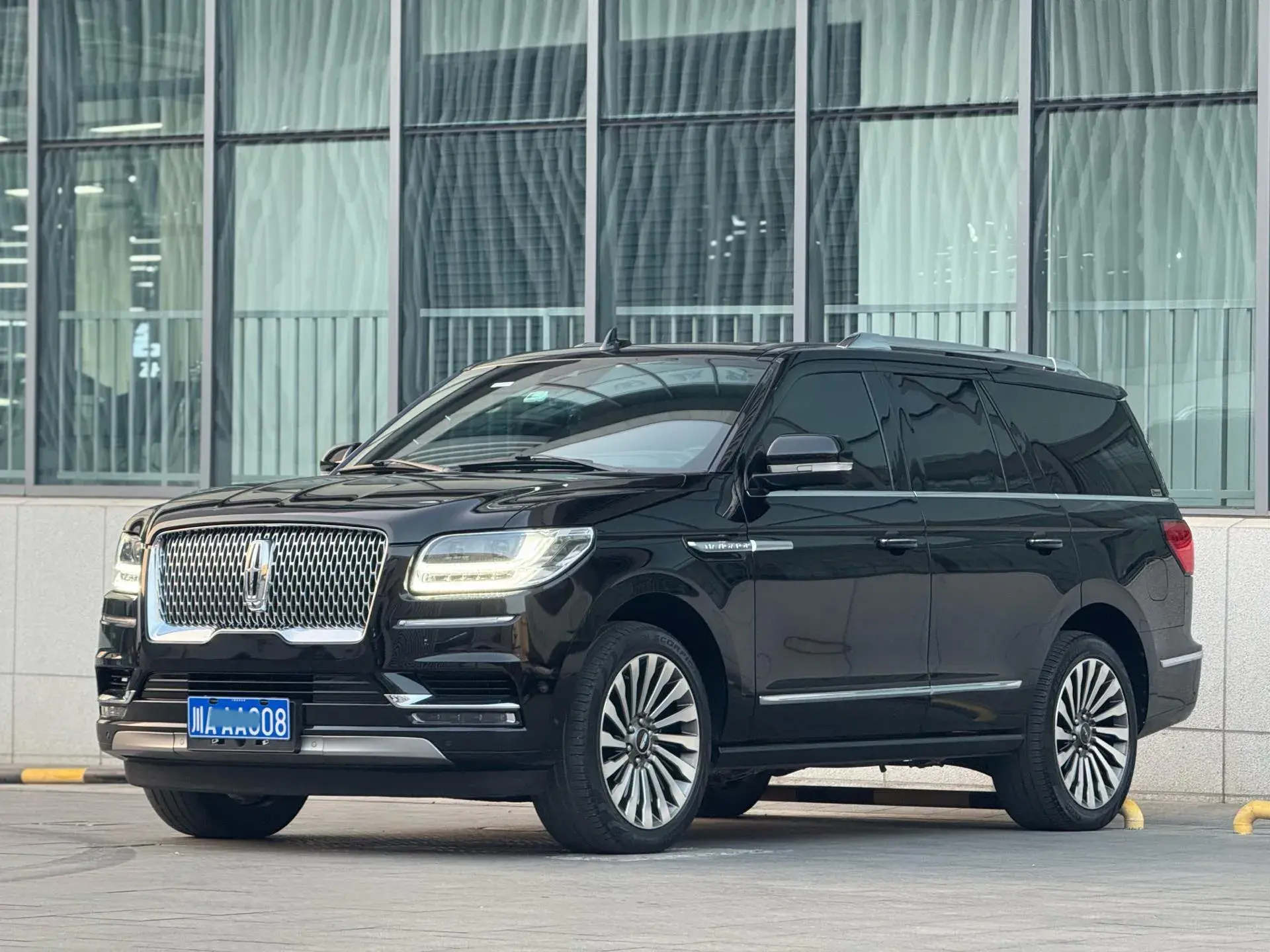 2020 LINCOLN NAVIGATOR view 1