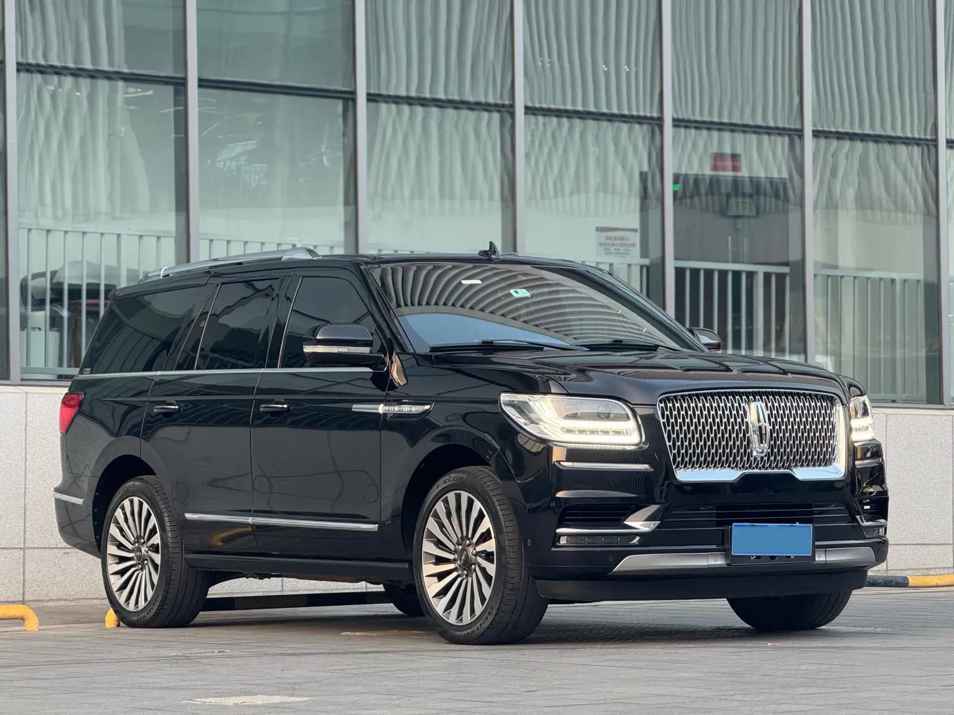 2020 LINCOLN NAVIGATOR thumbnail 3