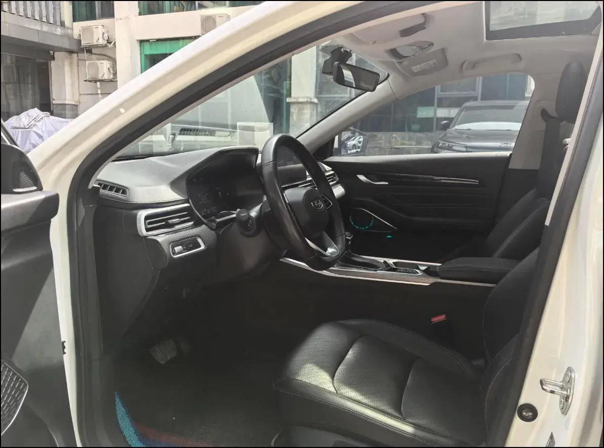 2022 GEELY EMGRAND thumbnail 4