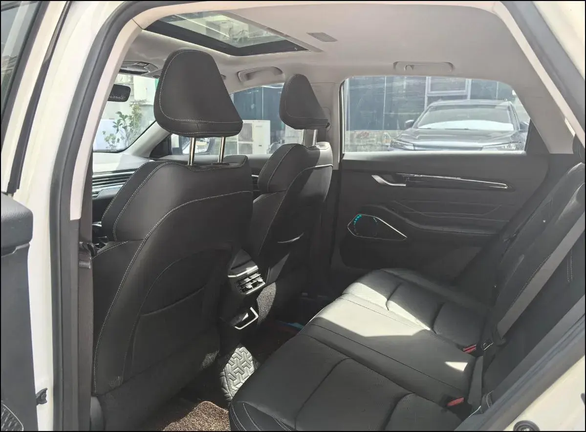 2022 GEELY EMGRAND thumbnail 3