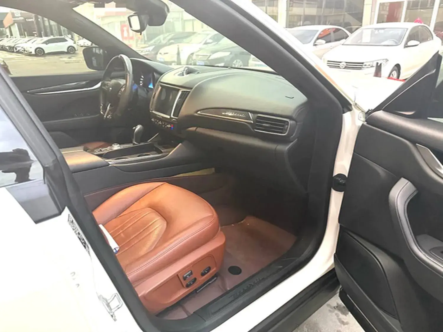 2018 MASERATI LEVANTE thumbnail 4