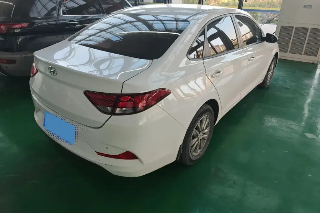 2017 HYUNDAI CELESTA thumbnail 2
