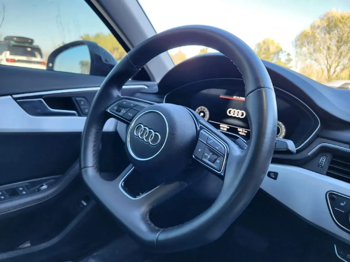 2022 Audi A4L 2.0T 190HP L4 7DCT,autocango,china used car exporter,china ev exporter,chinese used car exporter,chinese used ev exporter