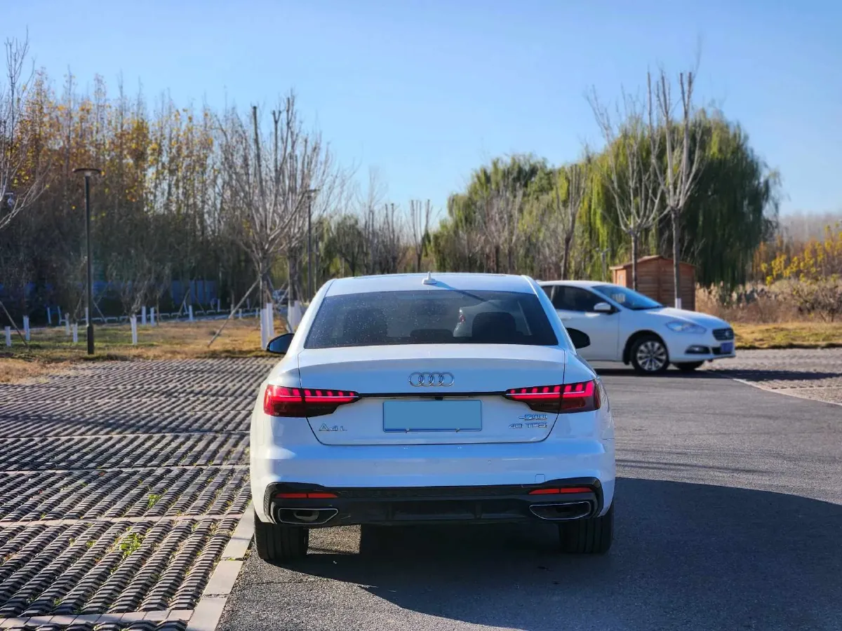 2022 Audi A4L 2.0T 190HP L4 7DCT,autocango,china used car exporter,china ev exporter,chinese used car exporter,chinese used ev exporter