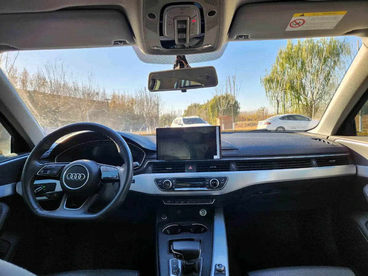 2022 Audi A4L 2.0T 190HP L4 7DCT,autocango,china used car exporter,china ev exporter,chinese used car exporter,chinese used ev exporter