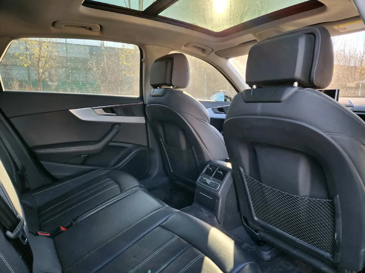 2022 Audi A4L 2.0T 190HP L4 7DCT,autocango,china used car exporter,china ev exporter,chinese used car exporter,chinese used ev exporter