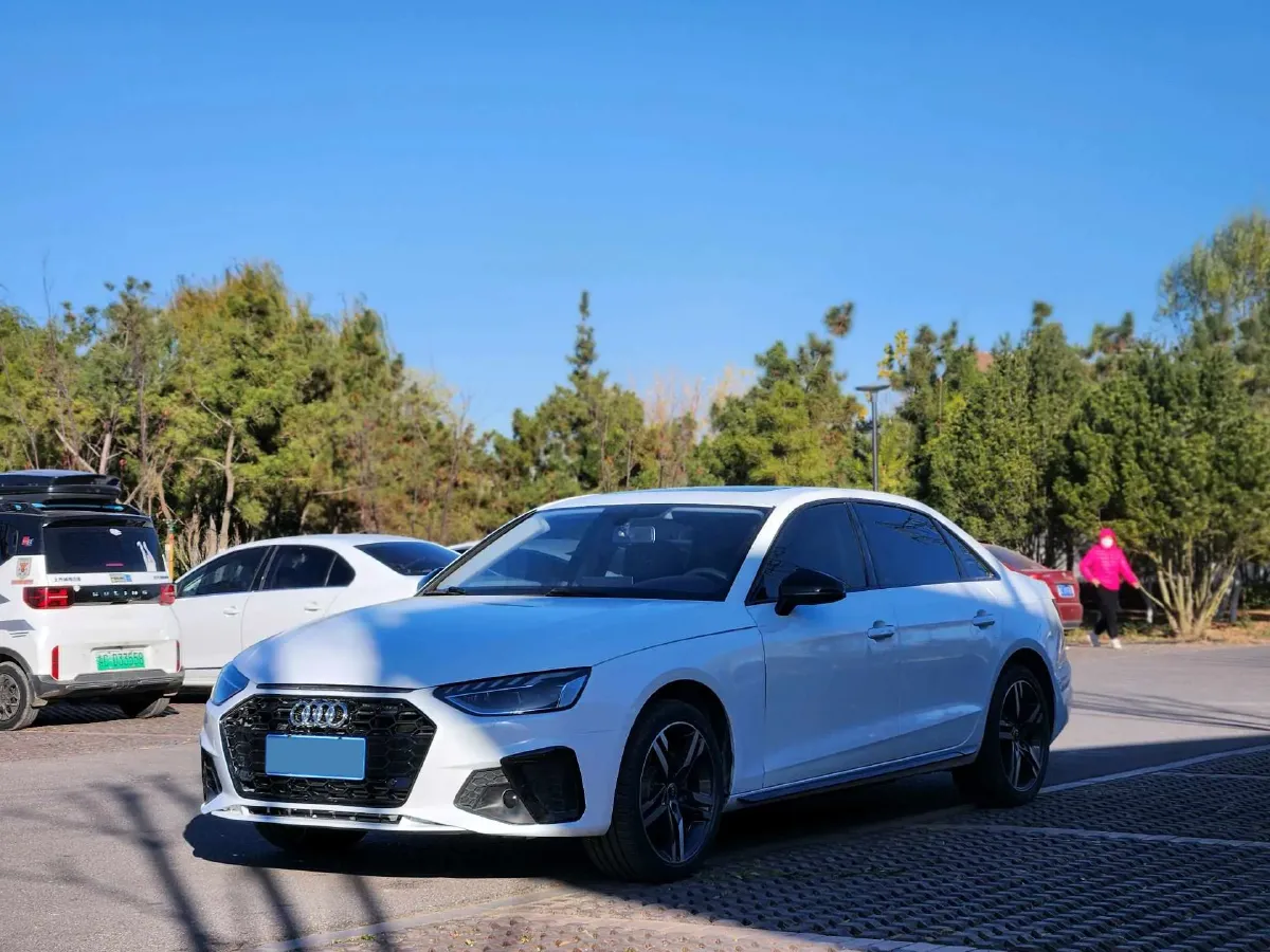 2022 Audi A4L 2.0T 190HP L4 7DCT,autocango,china used car exporter,china ev exporter,chinese used car exporter,chinese used ev exporter
