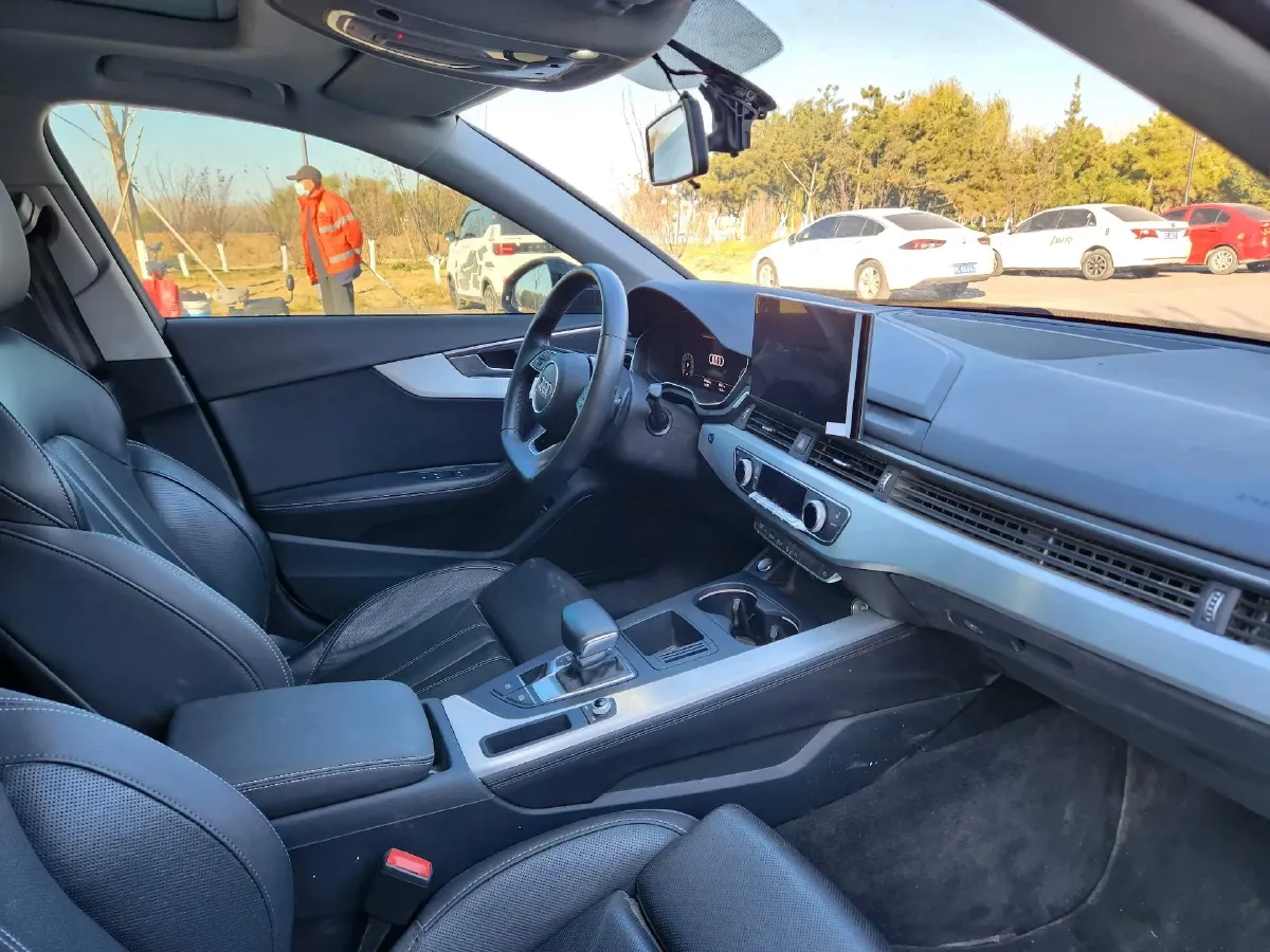 2022 Audi A4L 2.0T 190HP L4 7DCT,autocango,china used car exporter,china ev exporter,chinese used car exporter,chinese used ev exporter