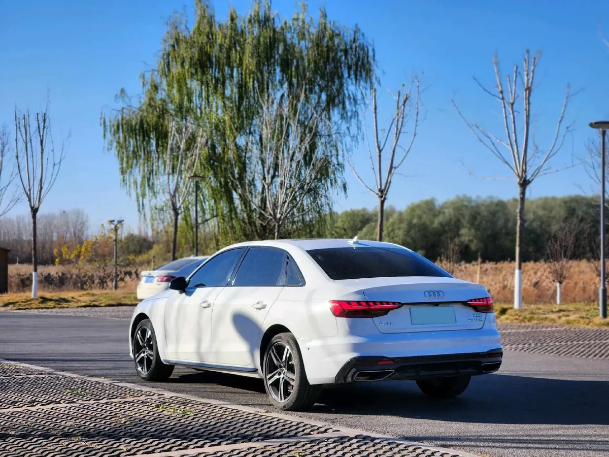 2022 Audi A4L 2.0T 190HP L4 7DCT,autocango,china used car exporter,china ev exporter,chinese used car exporter,chinese used ev exporter