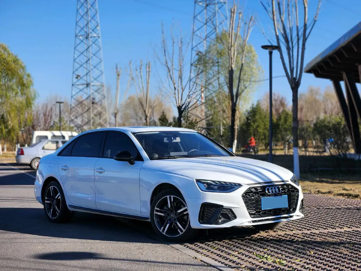 2022 Audi A4L 2.0T 190HP L4 7DCT,autocango,china used car exporter,china ev exporter,chinese used car exporter,chinese used ev exporter