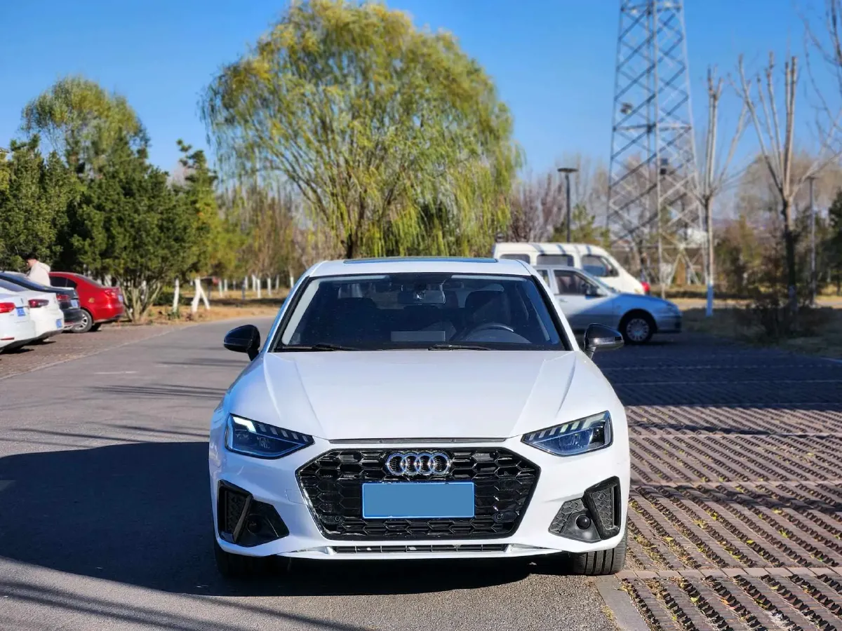2022 Audi A4L 2.0T 190HP L4 7DCT,autocango,china used car exporter,china ev exporter,chinese used car exporter,chinese used ev exporter