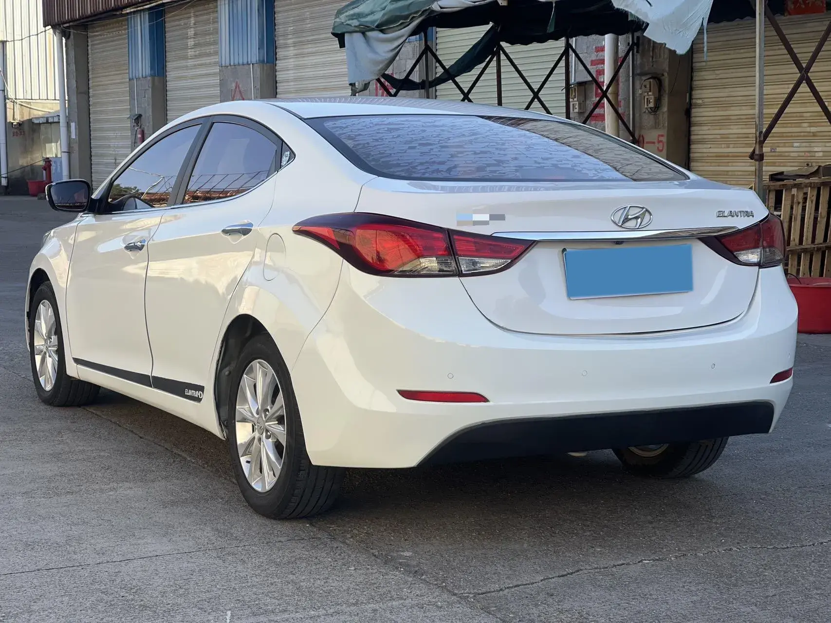 2016 HYUNDAI ELANTRA thumbnail 4