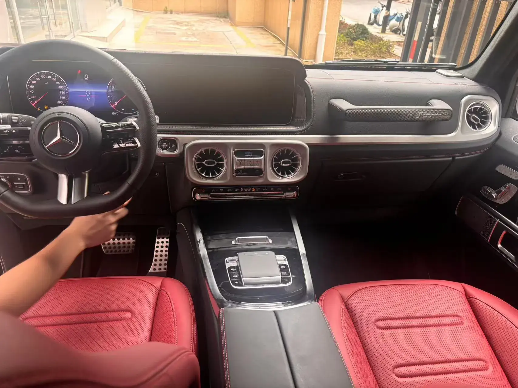 2025 MERCEDES-BENZ G thumbnail 4