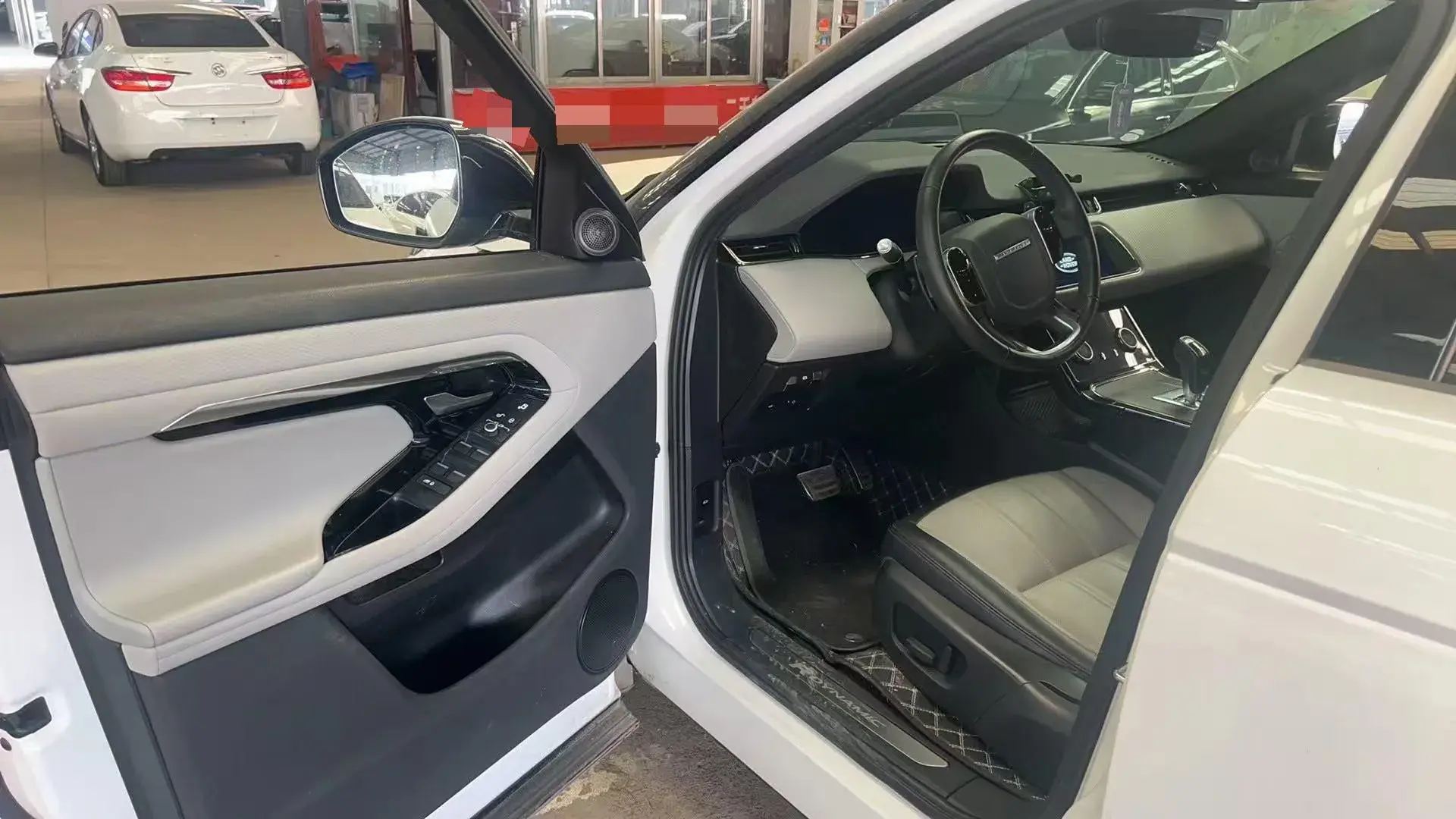 2020 LAND ROVER thumbnail 4