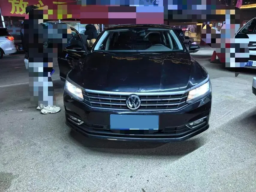 2017 VOLKSWAGEN PASSAT thumbnail 2