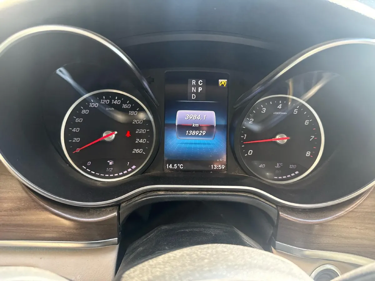 2020 Mercedes-Benz V Class 2.0T 211HP L4 9AT,autocango,china used car exporter,china ev exporter,chinese used car exporter,chinese used ev exporter