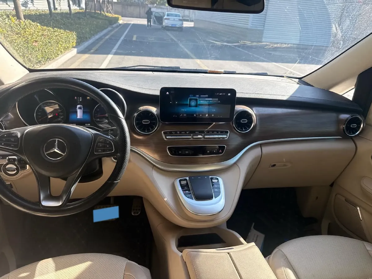 2020 Mercedes-Benz V Class 2.0T 211HP L4 9AT,autocango,china used car exporter,china ev exporter,chinese used car exporter,chinese used ev exporter