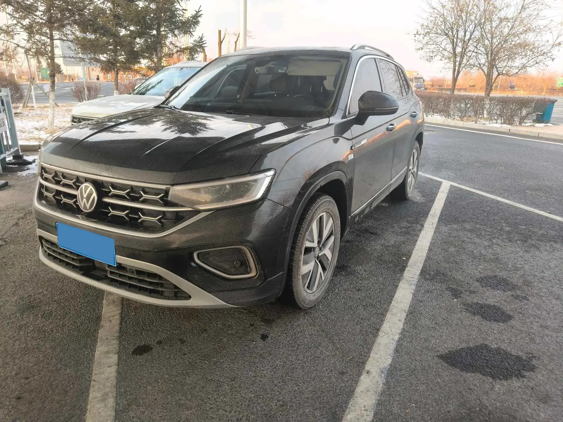 2023 VOLKSWAGEN TAYRON view 1