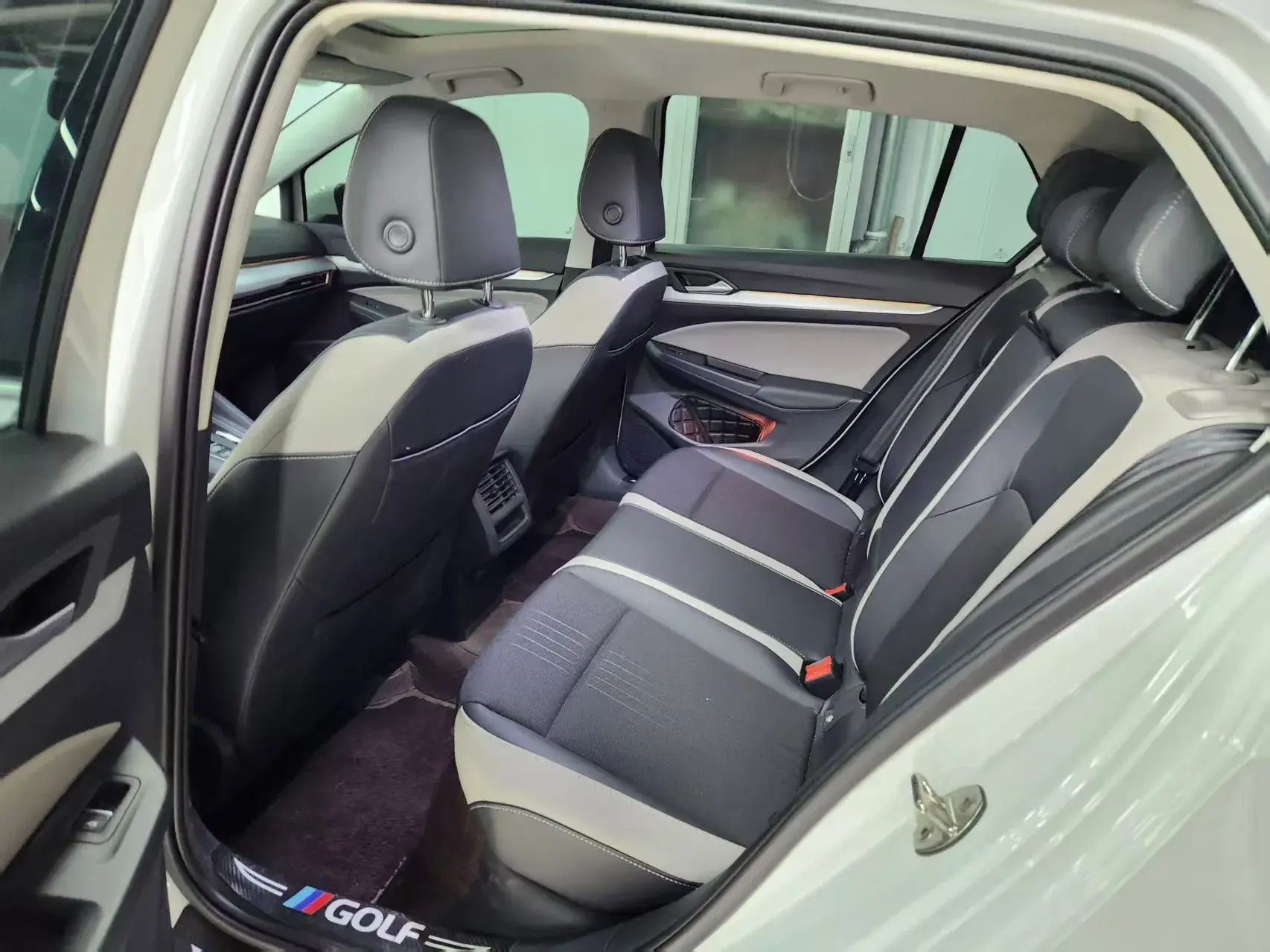 2024 VOLKSWAGEN GOLF thumbnail 4