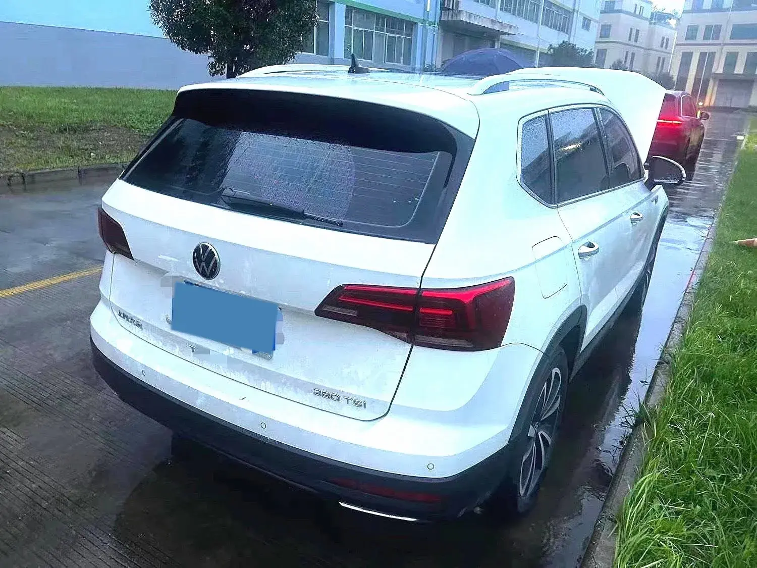 2021 VOLKSWAGEN THARU thumbnail 2