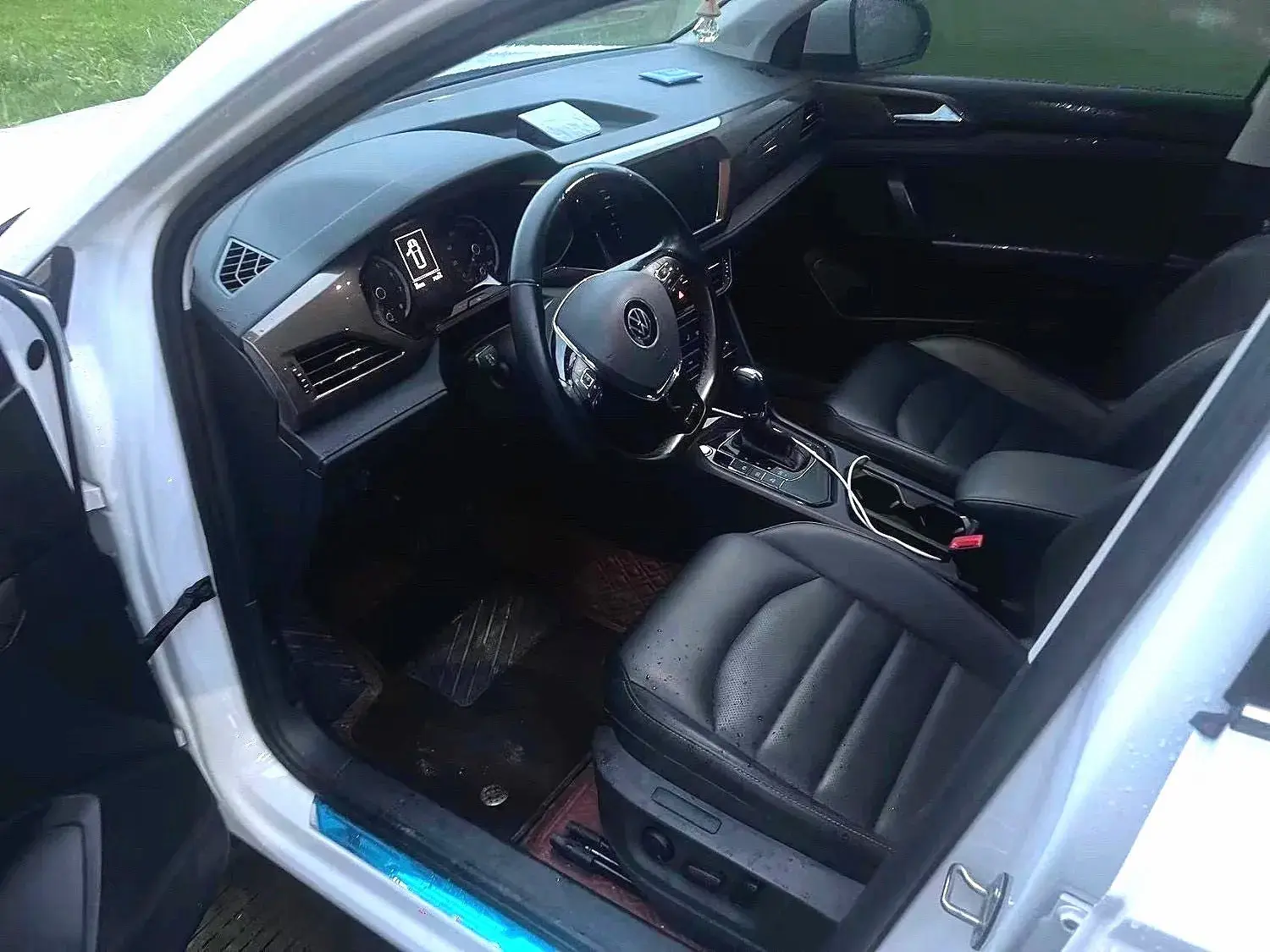 2021 VOLKSWAGEN THARU thumbnail 3