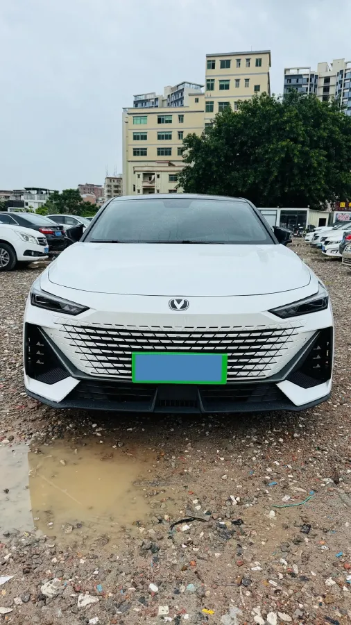 2022 ChangAn UNI-V 1.5T 188HP L4 7DCT,autocango,china used car exporter,china ev exporter,chinese used car exporter,chinese used ev exporter